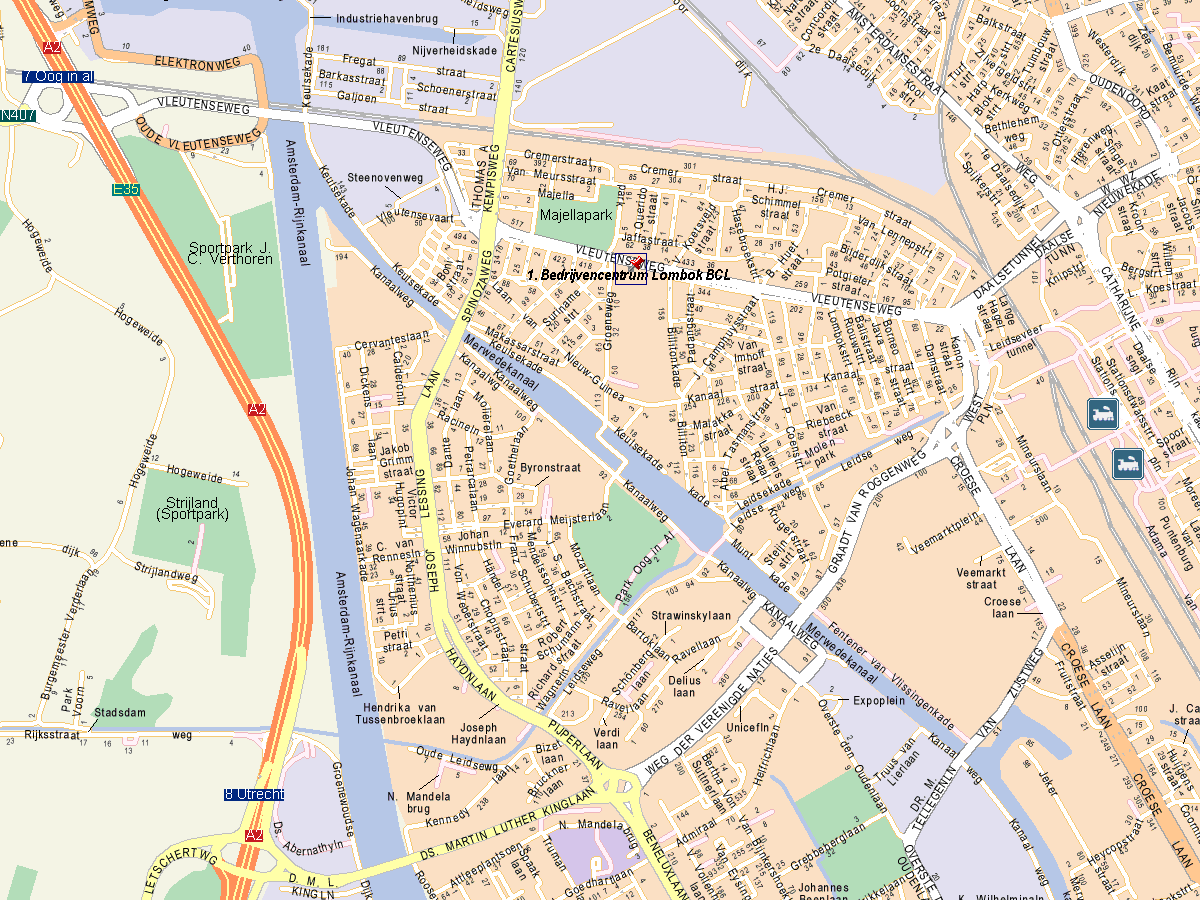 Large map of Utrecht with the names of streets and parks.